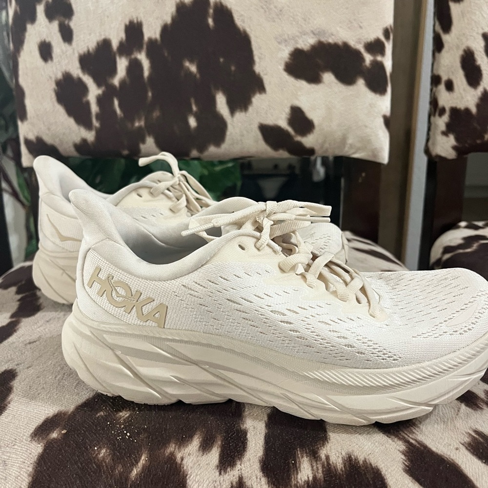 Hoka Clifton 8 Eggnog Shifting Sand
